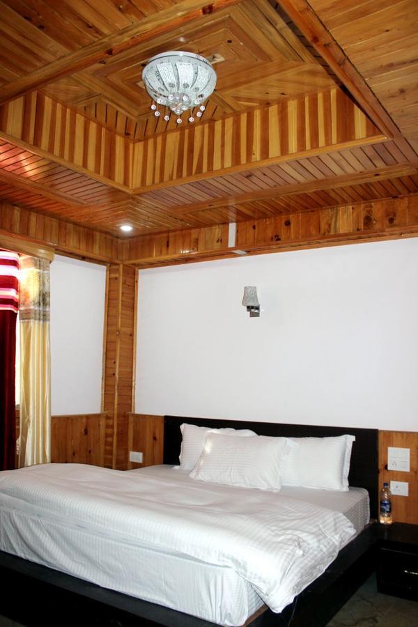 Hotel Uttarayan Sāngla Kültér fotó