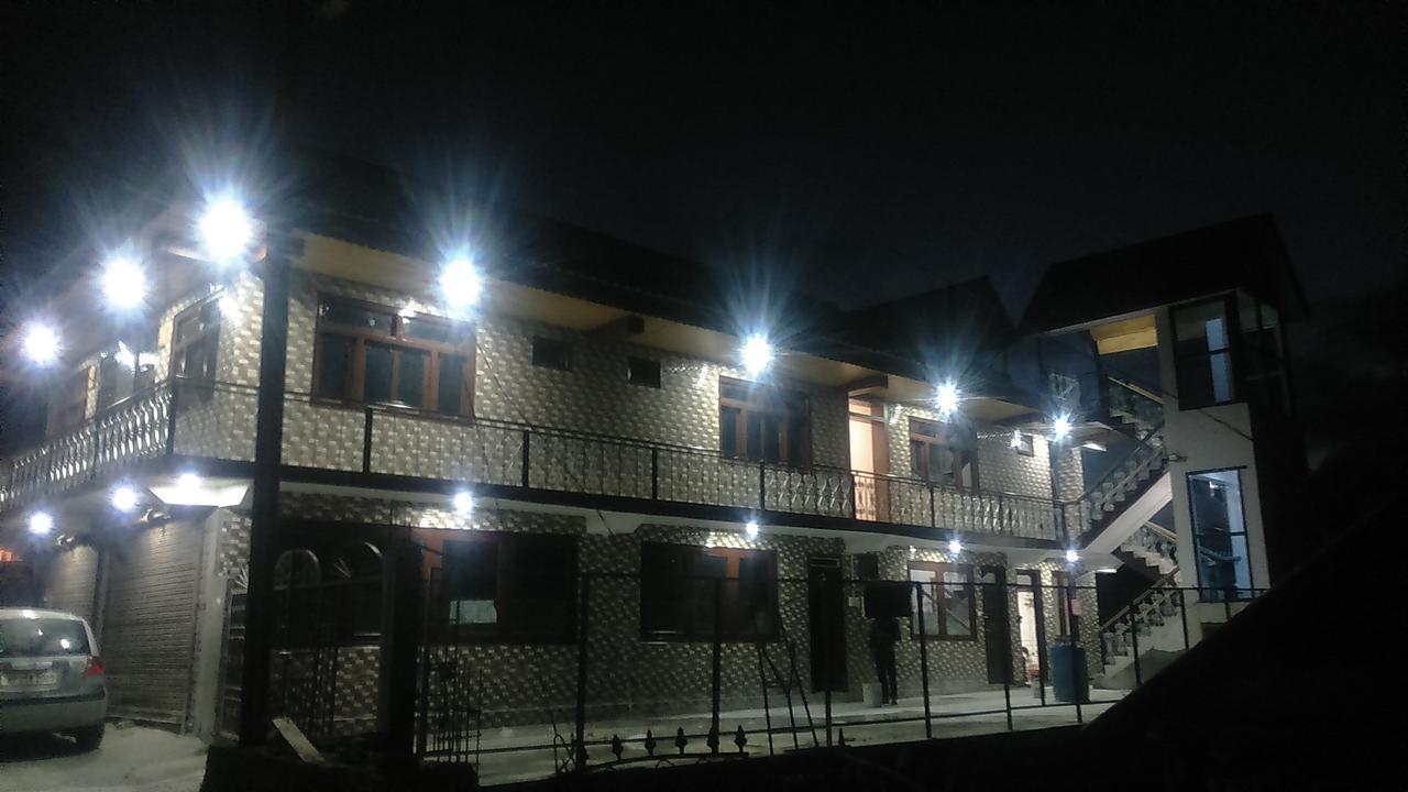 Hotel Uttarayan Sāngla Kültér fotó